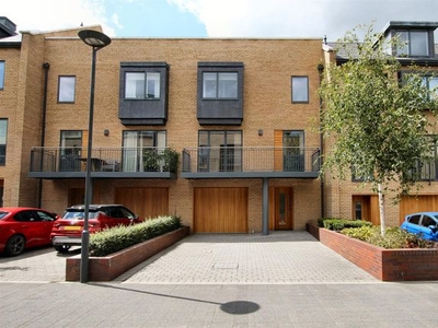 Town house to rent in Kingsley Walk, Cambridge, Cambridgeshire CB5