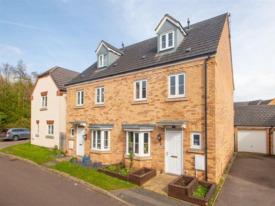 Town house to rent in Temple Crescent, Oxley Park, Milton Keynes MK4