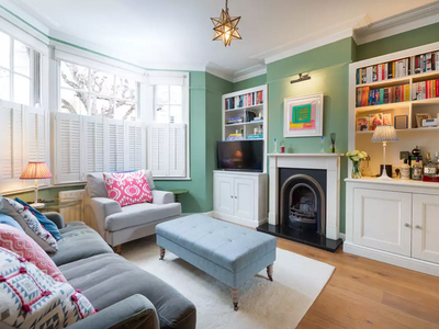 3 bedroom terraced house to rent London, SW18 5HF