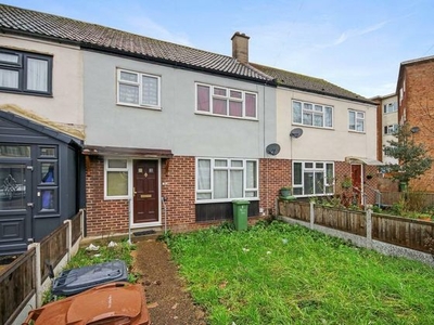 3 bedroom terraced house for sale Barking, IG11 9AW