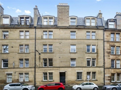 1 bed second floor flat for sale in Newington