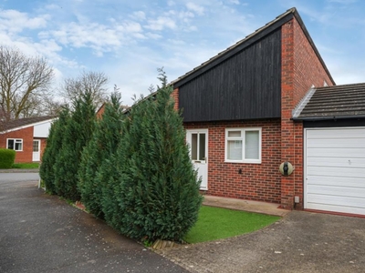 2 Bed Bungalow For Sale in Didcot, Oxfordshire, OX11 - 5371055