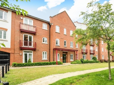 2 Bed Flat/Apartment For Sale in Aylesbury, Buckinghamshire, HP21 - 5416803