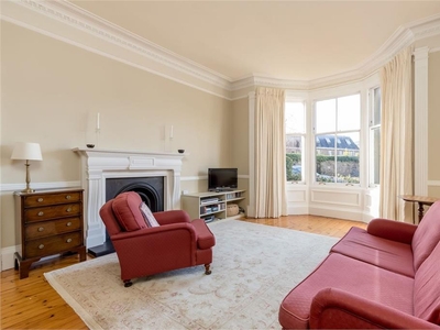 2 bed maindoor flat for sale in Merchiston