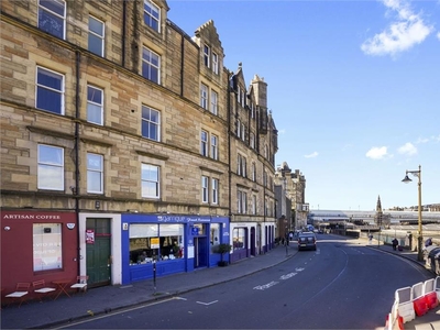 2 bed third floor flat for sale in Old Town
