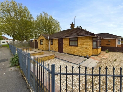 2 bedroom detached bungalow for sale in Shearwater Grove, Innsworth, Gloucester, GL3