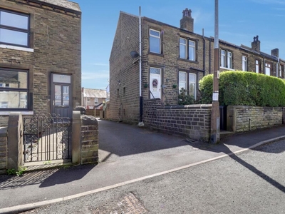 2 bedroom end of terrace house for sale in Luck Lane, Huddersfield, West Yorkshire, HD1