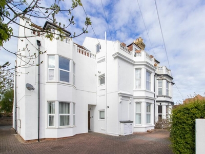 2 bedroom flat for sale in Alexandra Road, Margate, CT9