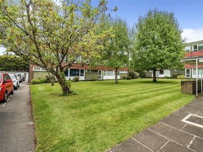 2 bedroom flat for sale in Eaton Court, Boxgrove, Guildford, Surrey, GU1