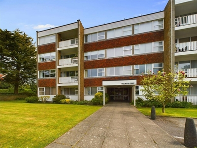 2 bedroom flat for sale in Wellington Court, Grand Avenue, Worthing, BN11