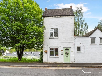 2 bedroom semi-detached house for sale in Henwick Road, Worcester, Worcestershire, WR2