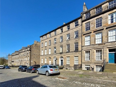 3 bed garden flat for sale in New Town