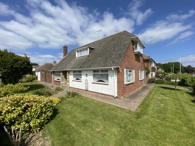 3 bedroom detached bungalow for sale in Alinora Avenue, Goring-By-Sea, Worthing, BN12