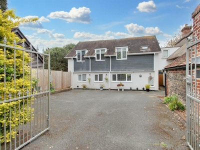 3 bedroom detached house for sale in Church Lane, Ferring, BN12