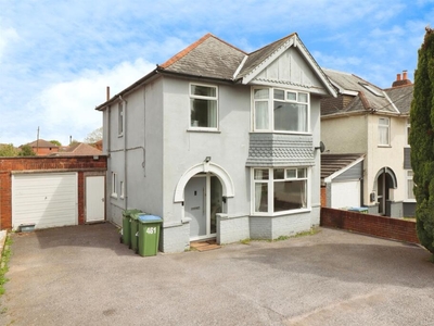 3 bedroom detached house for sale in Portsmouth Road, SOUTHAMPTON, SO19