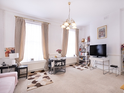 3 bedroom property for sale in Kilburn Park Road, London, NW6
