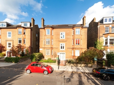 3 bedroom property to let in Savernake Road London NW3