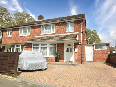 3 bedroom semi-detached house for sale in Beauworth Avenue, Southampton, SO18