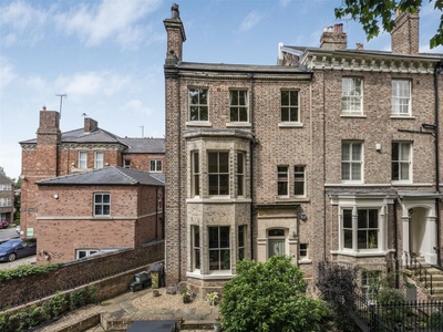3 bedroom town house for sale in Bootham Terrace, York, YO30