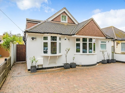 4 Bed Bungalow For Sale in Shepperton, Surrey, TW17 - 5395795