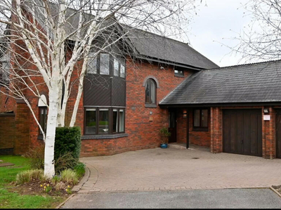4 bedroom detached house for sale in Bamburgh Grove Leamington Spa, Warwickshire, CV32 6RL, CV32