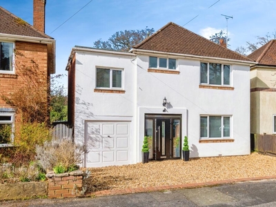 4 bedroom detached house for sale in Bassett Dale, Southampton, Hampshire, SO16