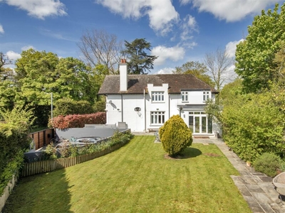 4 bedroom detached house for sale in Rings Hill, Hildenborough, TN11