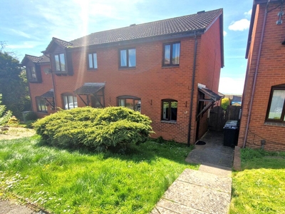 4 bedroom end of terrace house for sale in Pinwood Meadow Drive, Exeter, EX4