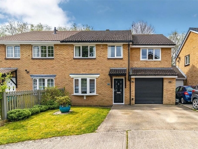4 bedroom semi-detached house for sale in Lapwing Close, Covingham, Swindon, SN3
