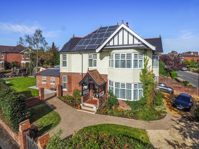 7 bedroom detached house for sale in Highfield, Southampton, SO17