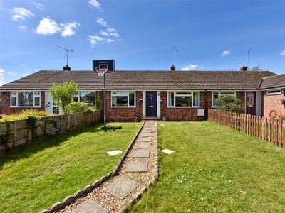 Bungalow to rent in The Orchard, Marlow, Buckinghamshire SL7