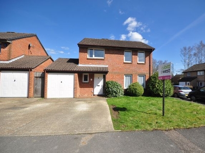 Detached house to rent in Coronet Close, Crawley RH10