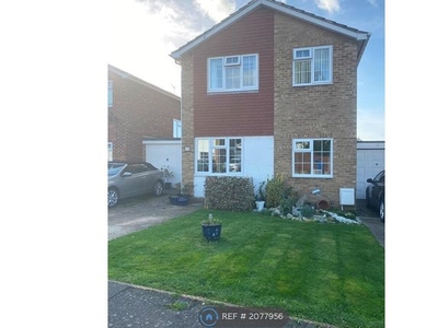 Detached house to rent in Hillbrow Close, Guildford GU3