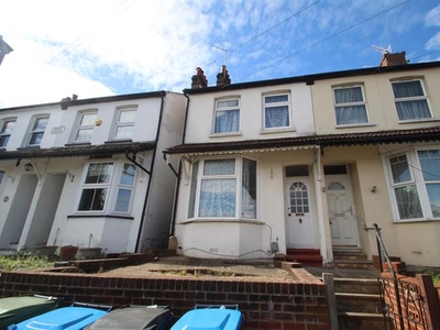 End terrace house to rent in Winifred Road, Hemel Hempstead HP3