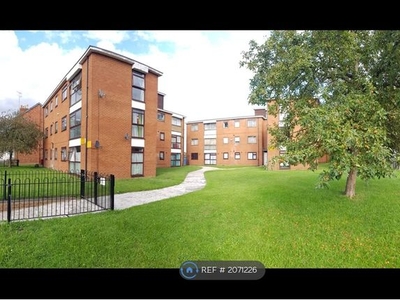 Flat to rent in Allison Court, Reading RG1