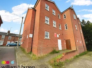 Flat to rent in Barrack Street, Colchester CO1
