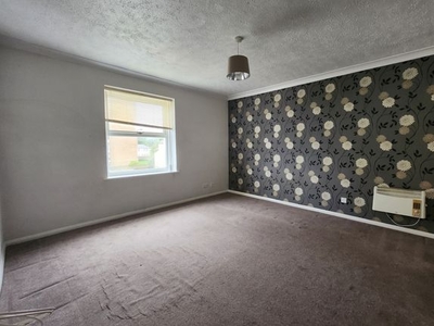 Flat to rent in Brighton Road, Worthing BN11