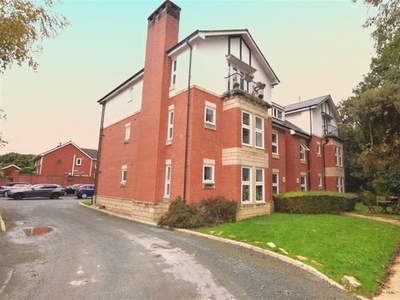 Flat to rent in Bronington Close, Manchester M22