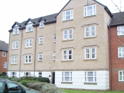 Flat to rent in Charnwood House, Rembrandt Way, Reading, Berkshire RG1
