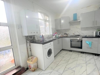 Flat to rent in East Road, Chadwell Heath, Romford RM6