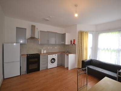 Flat to rent in Eastwood Road, Ilford IG3