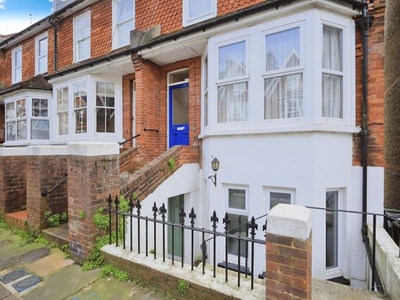 Flat to rent in Gore Park Road, Eastbourne BN21