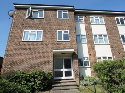 Flat to rent in Hadley Road, Barnet EN5