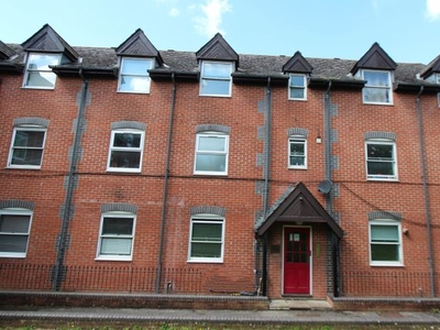 Flat to rent in Lynden Mews, Dale Road, Reading RG2