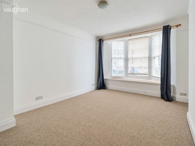 Flat to rent in Madeira Place, Brighton BN2