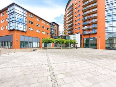 Flat to rent in Marconi Plaza, Chelmsford CM1