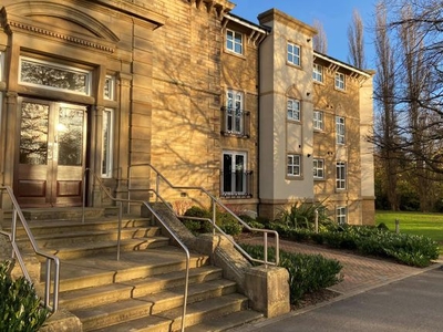 Flat to rent in Marmaville Court, Mirfield WF14