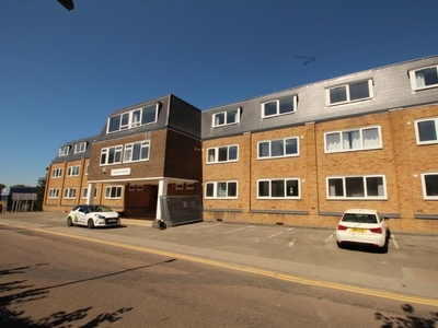 Flat to rent in Mead Lane, Hertford SG13