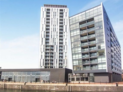 Flat to rent in Millennium Tower, 250 The Quays, Salford, Lancashire M50