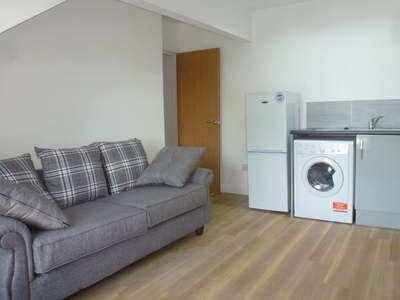 Flat to rent in Newport Road, Cardiff CF24